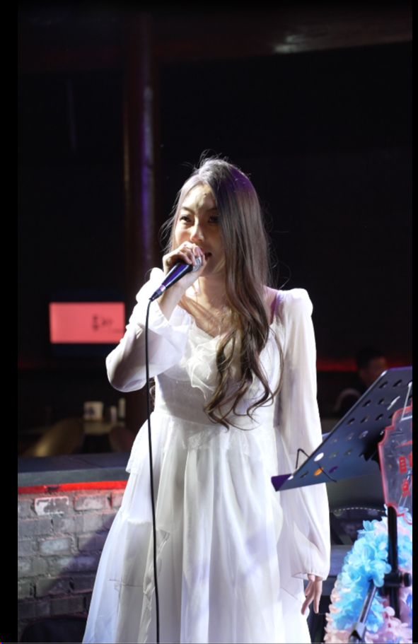 现场演唱